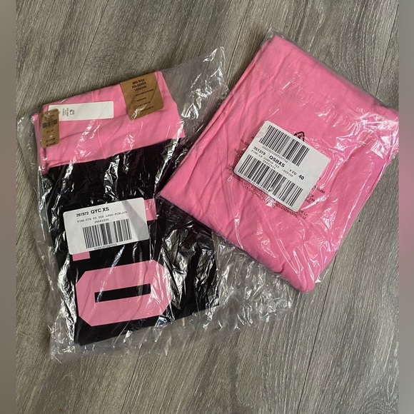 NWT VS PINK DREAMY PINK CAMPUS LONG SLEEVE AND MATCHING MID RISE LEGGINGS, LOGO - Picture 13 of 13